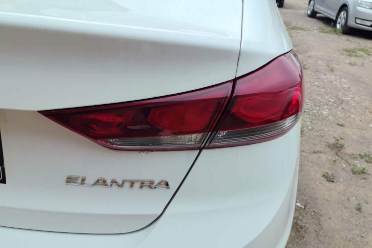 Used Hyundai Elantra (6th Generation / Lingdong) 2016 1.6L Manual ZhiXuan·Youth Edition Exterior 6