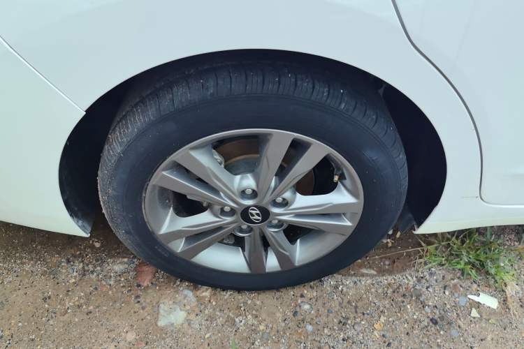 Used Hyundai Elantra (6th Generation / Lingdong) 2016 1.6L Manual ZhiXuan·Youth Edition Exterior 8
