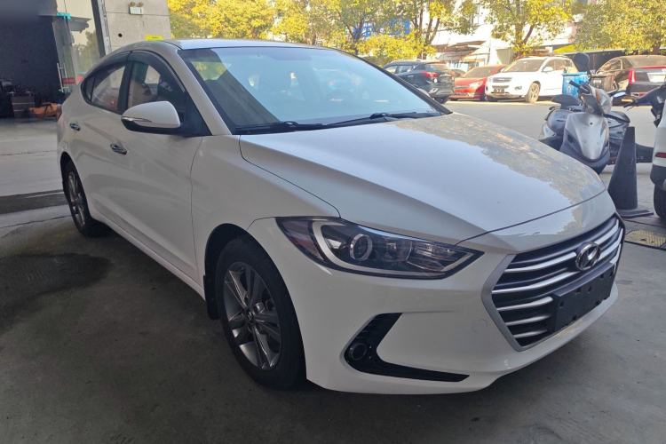 Used Hyundai Elantra (6th Generation / Lingdong) 2016 1.6L Manual ZhiXuan·Youth Edition Front Right 45 Deg