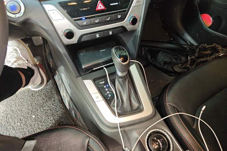 Used Hyundai Elantra (6th Generation / Lingdong) 2016 1.6L Automatic ZhiXuan – Elite Version Gear Lever