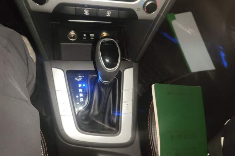 Used Hyundai Elantra (6th Generation / Lingdong) 2016 1.6L Automatic ZhiXuan – Elite Version Gear Lever