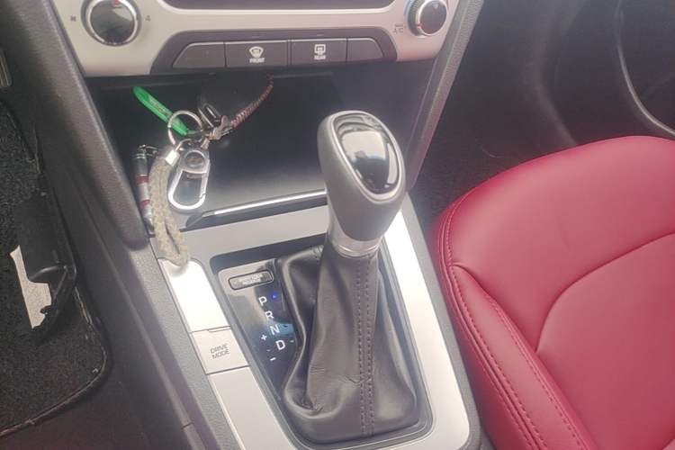 Used Hyundai Elantra (6th Generation / Lingdong) 2016 1.6L Automatic ZhiXuan – Elite Version Gear Lever