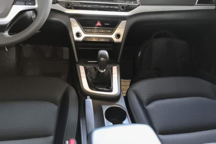 Used Hyundai Elantra (6th Generation / Lingdong) 2016 1.6L Manual ZhiXuan·Youth Edition Gear Lever
