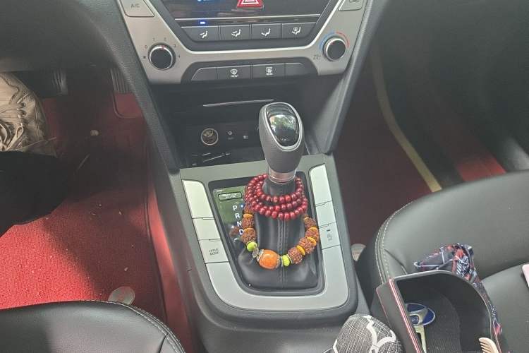 Used Hyundai Elantra (6th Generation / Lingdong) 2016 1.6L Automatic ZhiXuan – Elite Version Gear Lever