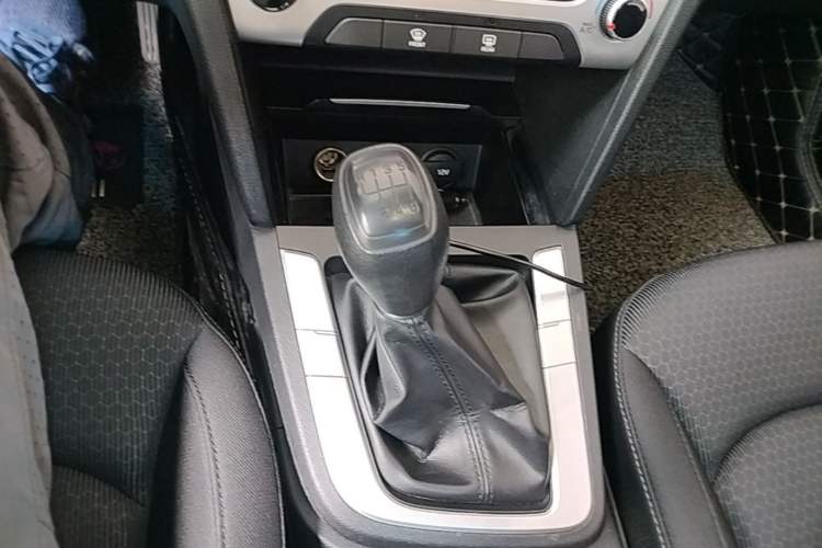 Used Hyundai Elantra (6th Generation / Lingdong) 2016 1.6L Manual ZhiXuan · Dynamic Model Gear Lever
