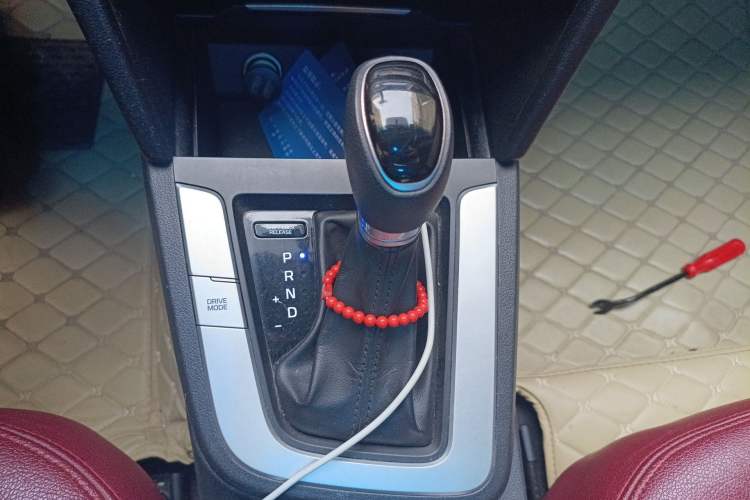 Used Hyundai Elantra (6th Generation / Lingdong) 2016 1.6L Automatic ZhiXuan – Elite Version Gear Lever