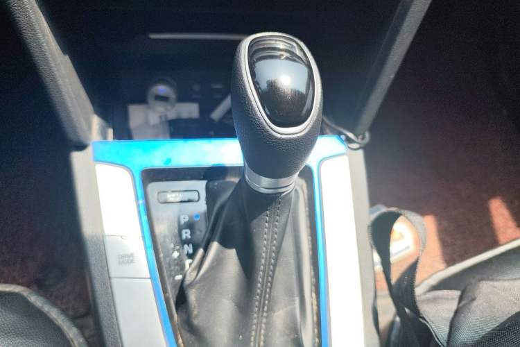 Used Hyundai Elantra (6th Generation / Lingdong) 2016 1.6L Automatic ZhiXuan – Elite Version Gear Lever