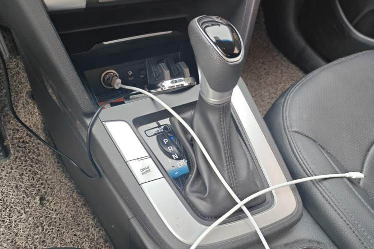 Used Hyundai Elantra (6th Generation / Lingdong) 2016 1.6L Automatic ZhiXuan – Elite Version Gear Lever