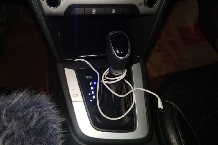 Used Hyundai Elantra (6th Generation / Lingdong) 2016 1.6L Automatic ZhiXuan – Elite Version Gear Lever