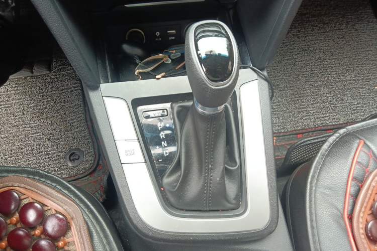 Used Hyundai Elantra (6th Generation / Lingdong) 2016 1.6L Automatic ZhiXuan – Elite Version Gear Lever