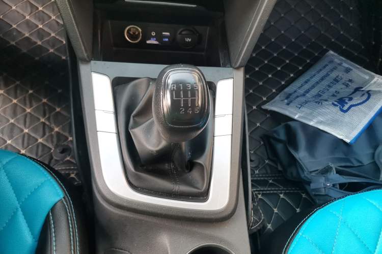 Used Hyundai Elantra (6th Generation / Lingdong) 2016 1.6L Manual ZhiXuan·Youth Edition Gear Lever