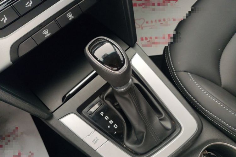 Used Hyundai Elantra (6th Generation / Lingdong) 2016 1.6L Automatic ZhiXuan – Elite Version Gear Lever