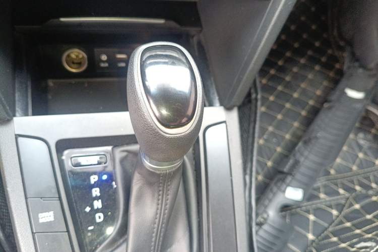 Used Hyundai Elantra (6th Generation / Lingdong) 2016 1.4T Dual-Clutch Xuan Dong · Dynamic Version Gear Lever