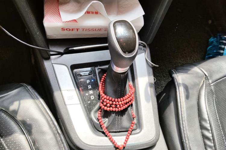 Used Hyundai Elantra (6th Generation / Lingdong) 2016 1.6L Automatic ZhiXuan – Elite Version Gear Lever