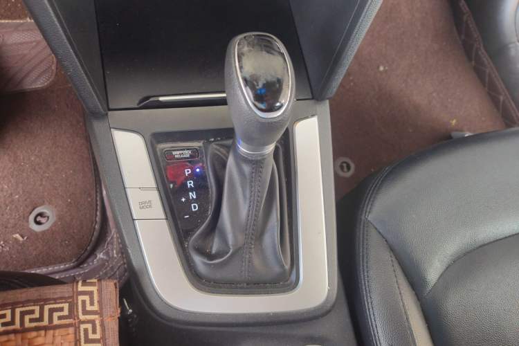 Used Hyundai Elantra (6th Generation / Lingdong) 2016 1.6L Automatic ZhiXuan – Elite Version Gear Lever