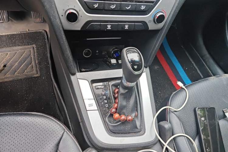 Used Hyundai Elantra (6th Generation / Lingdong) 2016 1.6L Automatic ZhiXuan – Elite Version Gear Lever