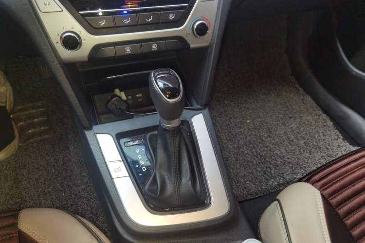Used Hyundai Elantra (6th Generation / Lingdong) 2016 1.6L Automatic ZhiXuan – Elite Version Gear Lever