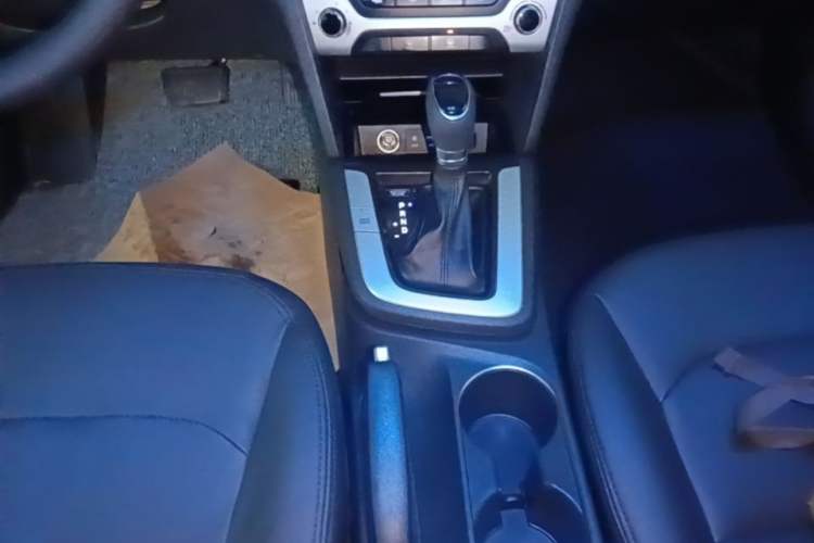 Used Hyundai Elantra (6th Generation / Lingdong) 2016 1.6L Automatic ZhiXuan – Elite Version Gear Lever