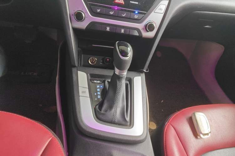 Used Hyundai Elantra (6th Generation / Lingdong) 2016 1.6L Automatic ZhiXuan – Elite Version Gear Lever