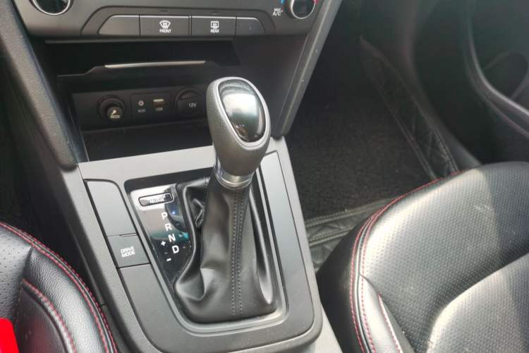 Used Hyundai Elantra (6th Generation / Lingdong) 2016 1.4T Dual-Clutch Xuan Dong · Dynamic Version Gear Lever