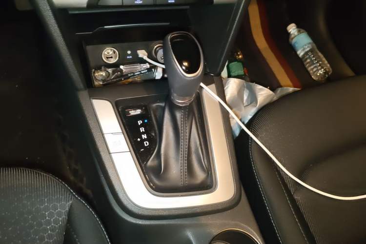 Used Hyundai Elantra (6th Generation / Lingdong) 2016 1.6L Automatic ZhiXuan – Elite Version Gear Lever