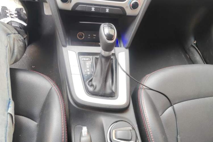 Used Hyundai Elantra (6th Generation / Lingdong) 2016 1.6L Automatic ZhiXuan – Elite Version Gear Lever
