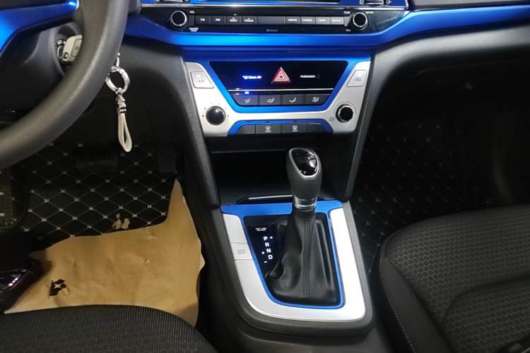 Used Hyundai Elantra (6th Generation / Lingdong) 2016 1.6L Automatic ZhiXuan – Elite Version Gear Lever