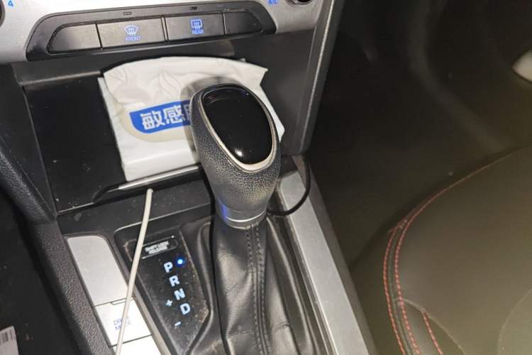 Used Hyundai Elantra (6th Generation / Lingdong) 2016 1.6L Automatic ZhiXuan – Elite Version Gear Lever