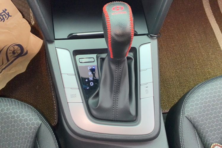 Used Hyundai Elantra (6th Generation / Lingdong) 2016 1.6L Automatic ZhiXuan – Elite Version Gear Lever