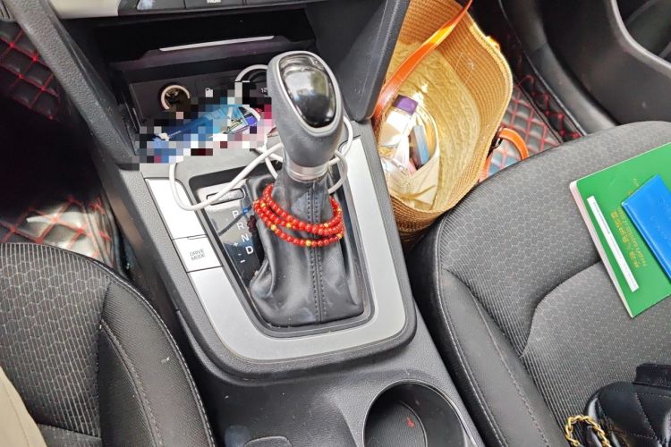 Used Hyundai Elantra (6th Generation / Lingdong) 2016 1.6L Automatic ZhiXuan – Elite Version Gear Lever