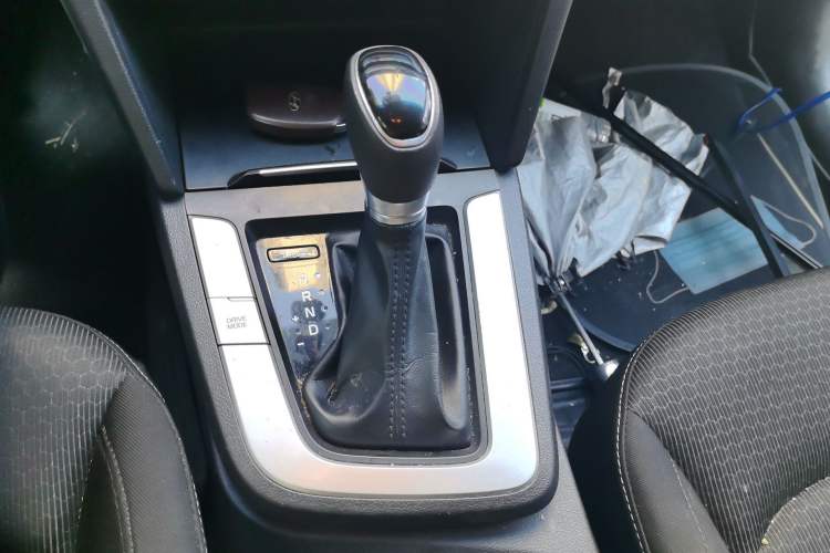 Used Hyundai Elantra (6th Generation / Lingdong) 2016 1.6L Automatic ZhiXuan – Elite Version Gear Lever
