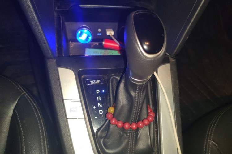 Used Hyundai Elantra (6th Generation / Lingdong) 2016 1.6L Automatic ZhiXuan – Elite Version Gear Lever