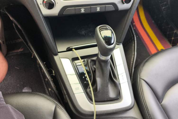 Used Hyundai Elantra (6th Generation / Lingdong) 2016 1.6L Automatic ZhiXuan – Elite Version Gear Lever