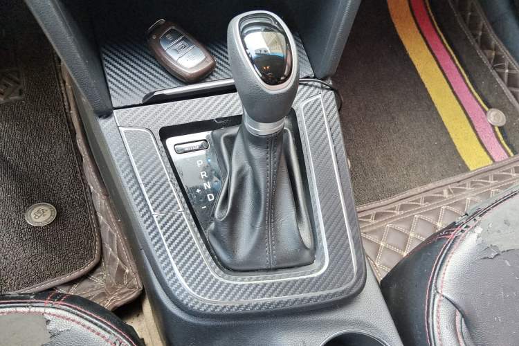 Used Hyundai Elantra (6th Generation / Lingdong) 2016 1.6L Automatic ZhiXuan – Elite Version Gear Lever