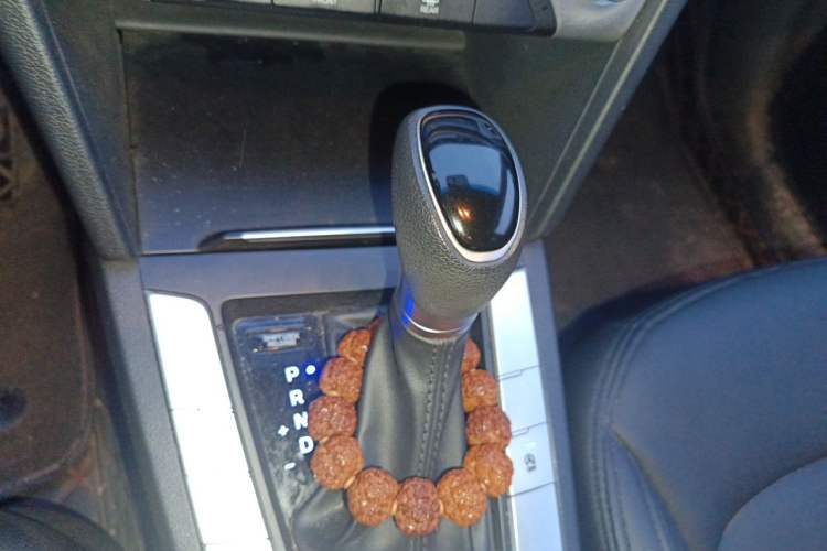 Used Hyundai Elantra (6th Generation / Lingdong) 2016 1.6L Automatic ZhiXuan – Elite Version Gear Lever