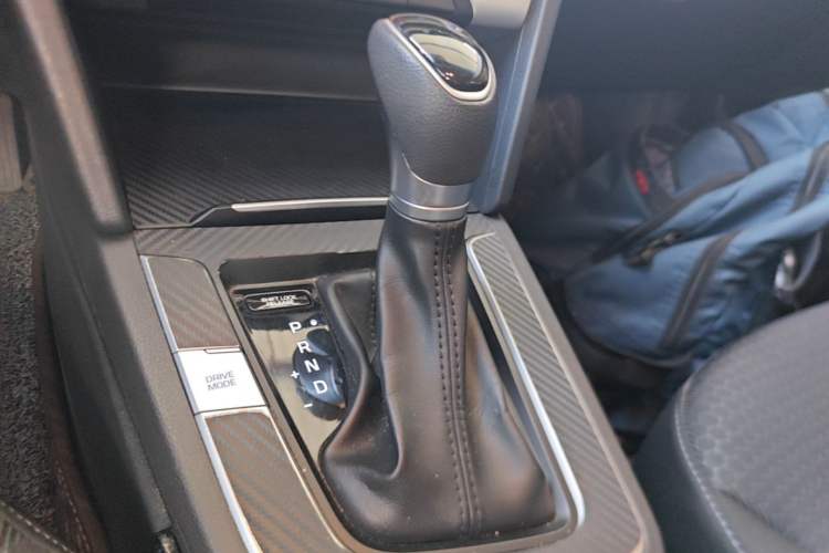 Used Hyundai Elantra (6th Generation / Lingdong) 2016 1.6L Automatic ZhiXuan – Elite Version Gear Lever