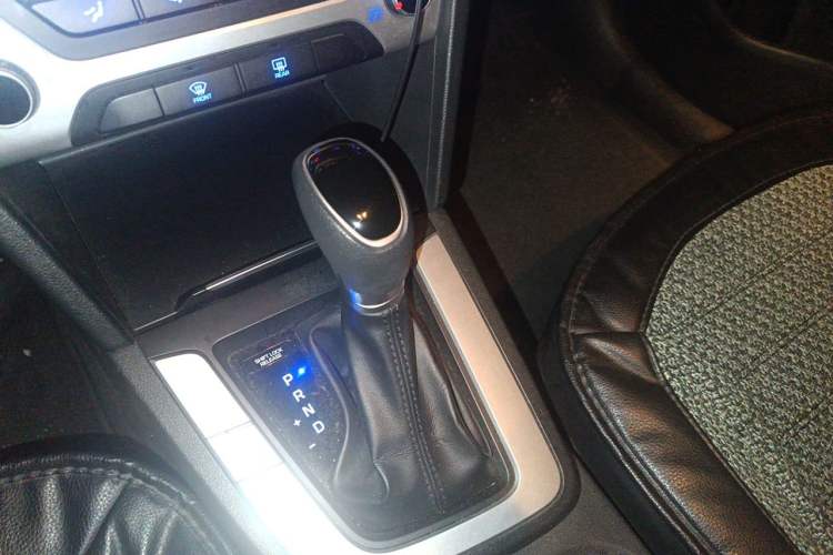 Used Hyundai Elantra (6th Generation / Lingdong) 2016 1.6L Automatic ZhiXuan – Elite Version Gear Lever