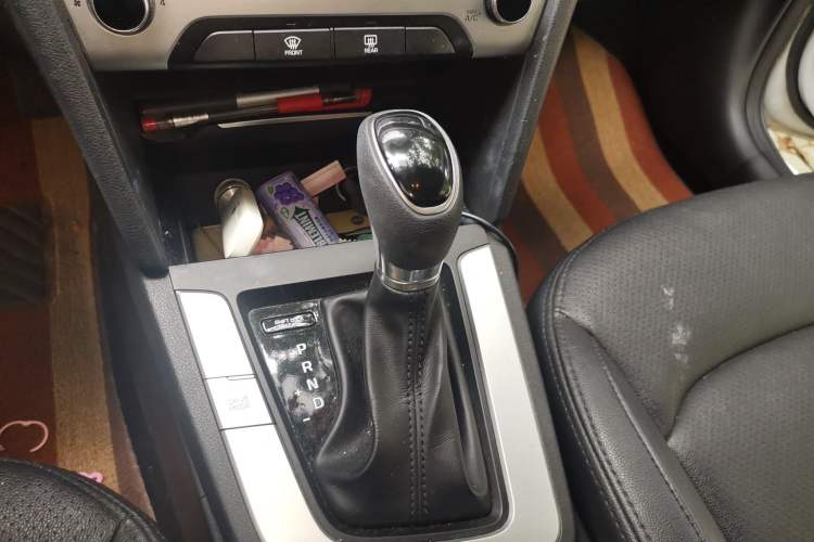 Used Hyundai Elantra (6th Generation / Lingdong) 2016 1.6L Automatic ZhiXuan – Elite Version Gear Lever