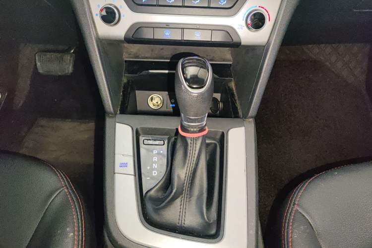 Used Hyundai Elantra (6th Generation / Lingdong) 2016 1.6L Automatic ZhiXuan – Elite Version Gear Lever