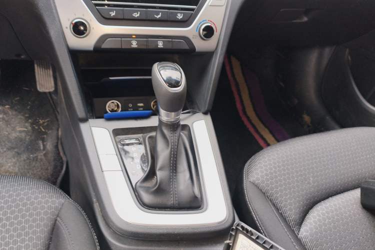 Used Hyundai Elantra (6th Generation / Lingdong) 2016 1.6L Automatic ZhiXuan – Elite Version Gear Lever