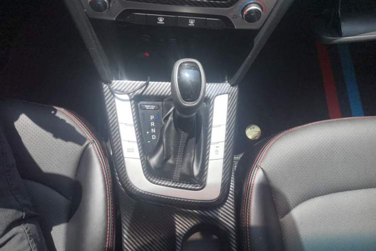 Used Hyundai Elantra (6th Generation / Lingdong) 2016 1.6L Automatic ZhiXuan – Elite Version Gear Lever