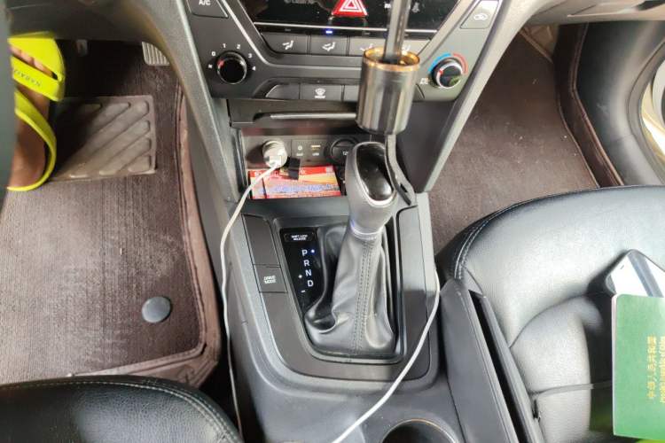Used Hyundai Elantra (6th Generation / Lingdong) 2016 1.4T Dual-Clutch Xuan Dong · Dynamic Version Gear Lever