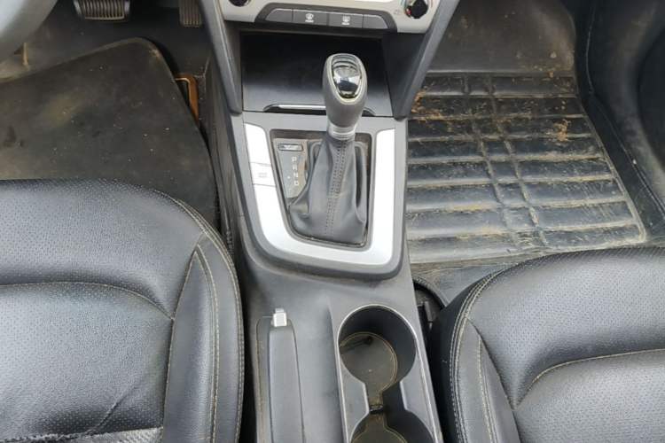 Used Hyundai Elantra (6th Generation / Lingdong) 2016 1.6L Automatic ZhiXuan – Elite Version Gear Lever