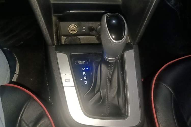 Used Hyundai Elantra (6th Generation / Lingdong) 2016 1.6L Automatic ZhiXuan – Elite Version Gear Lever