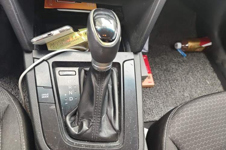 Used Hyundai Elantra (6th Generation / Lingdong) 2016 1.4T Dual-Clutch Xuan Dong · Dynamic Version Gear Lever