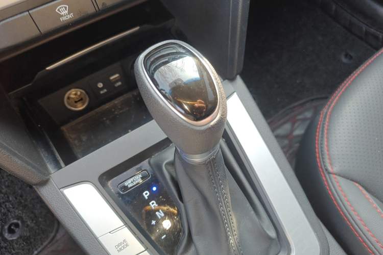 Used Hyundai Elantra (6th Generation / Lingdong) 2016 1.6L Automatic ZhiXuan – Elite Version Gear Lever