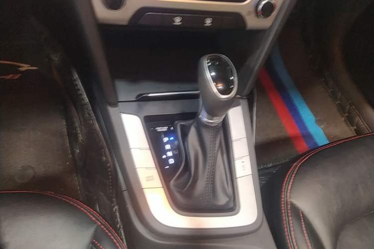 Used Hyundai Elantra (6th Generation / Lingdong) 2016 1.6L Automatic ZhiXuan – Elite Version Gear Lever