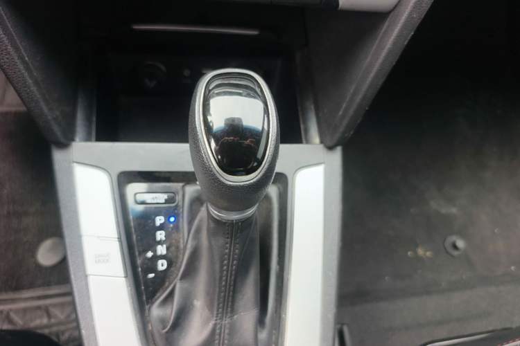 Used Hyundai Elantra (6th Generation / Lingdong) 2016 1.6L Automatic ZhiXuan – Elite Version Gear Lever