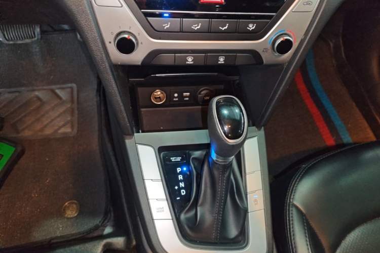 Used Hyundai Elantra (6th Generation / Lingdong) 2016 1.6L Automatic ZhiXuan – Elite Version Gear Lever