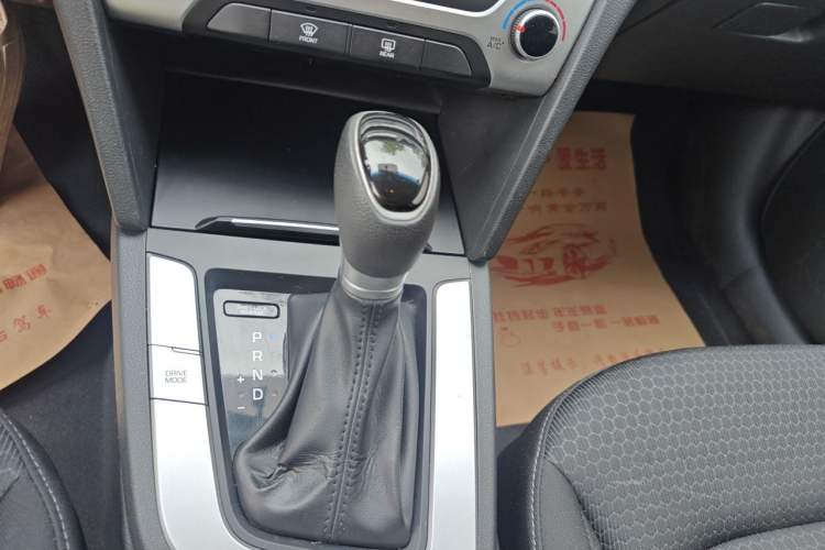 Used Hyundai Elantra (6th Generation / Lingdong) 2016 1.6L Automatic ZhiXuan – Elite Version Gear Lever